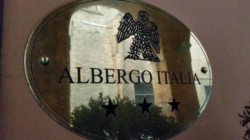 ホテル アルベルゴ イタリア ウルビーノ エクステリア 写真